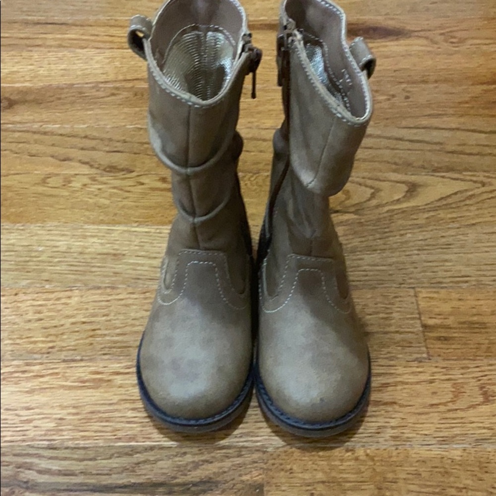 Children’s place toddler tan boots 6K